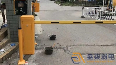停車場道閘為什么很少砸到車？