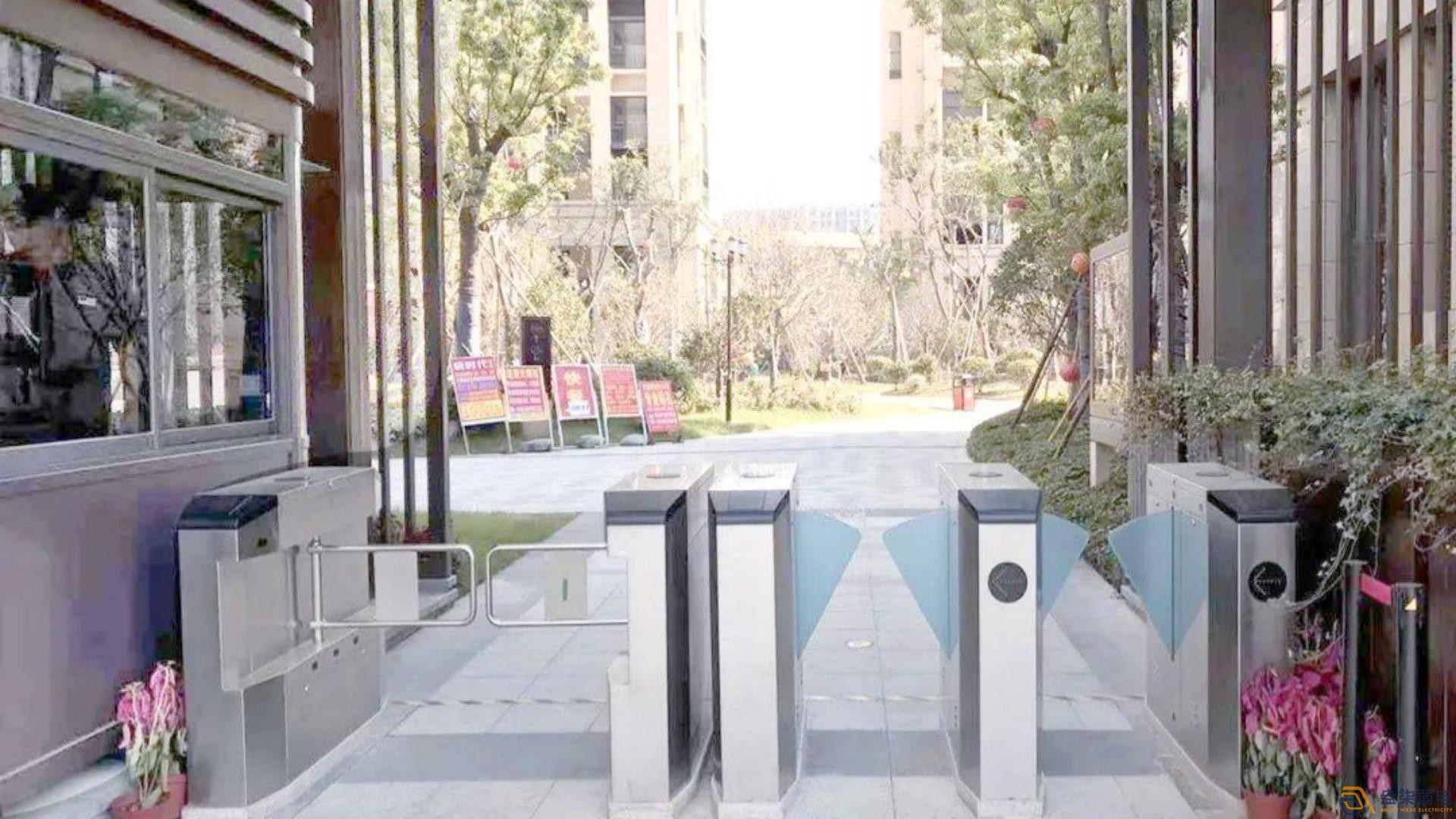 智慧工廠如何選擇適合的通道閘？