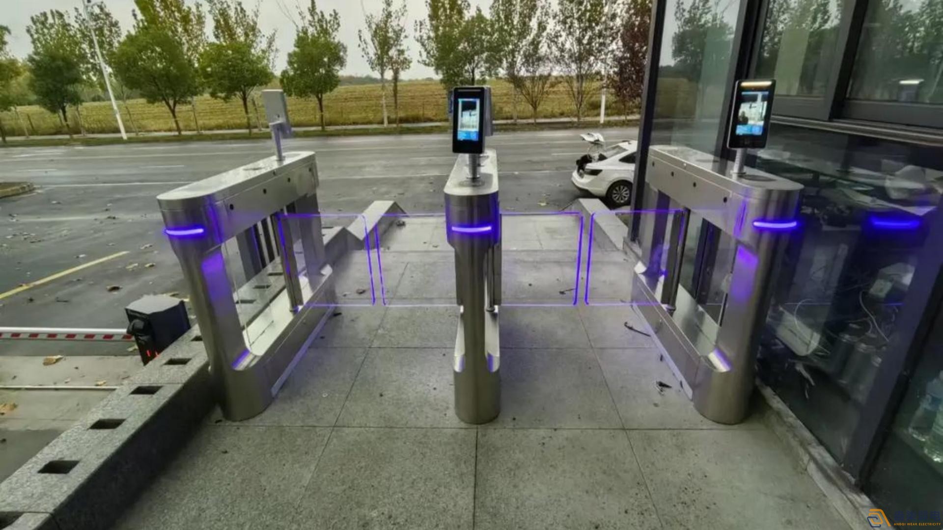 智慧小區(qū)如何選擇適合的通道閘？