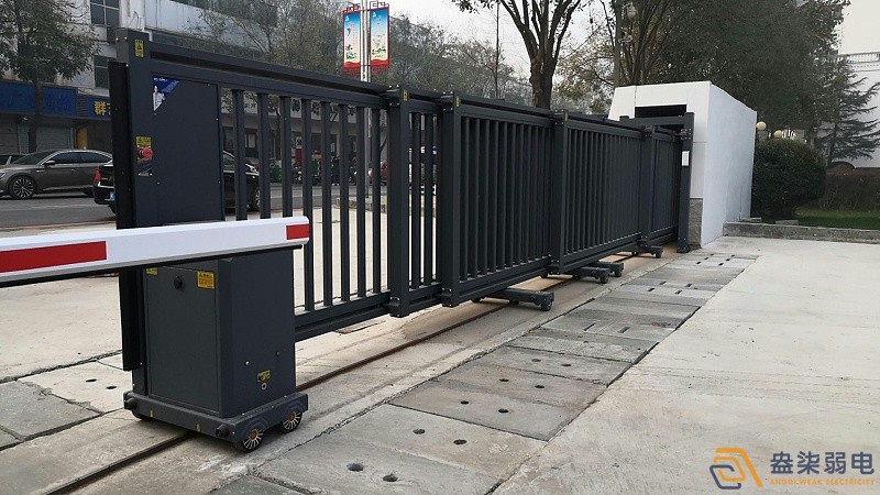 工廠門禁怎么選？三輥閘+一卡通方案更實用